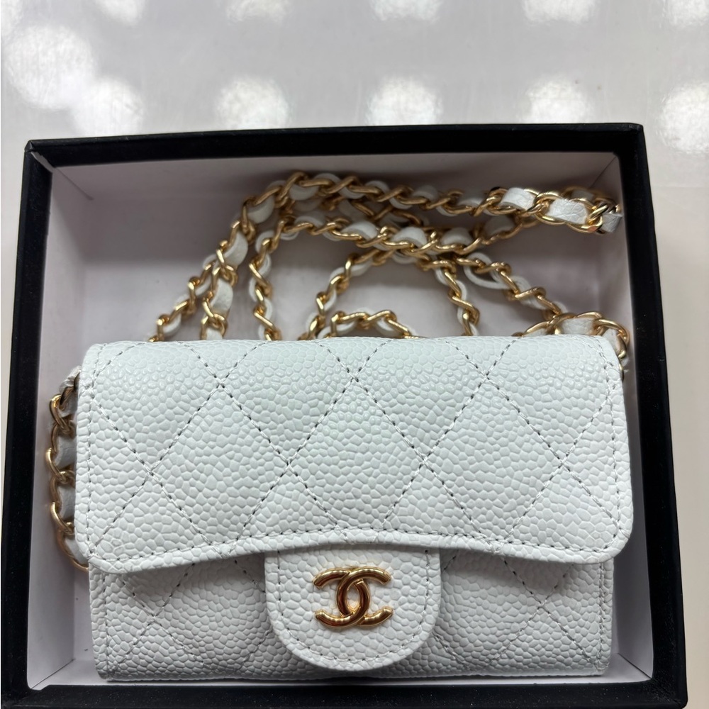 Chanel White Textured Crossbody Bag with Gold Chain